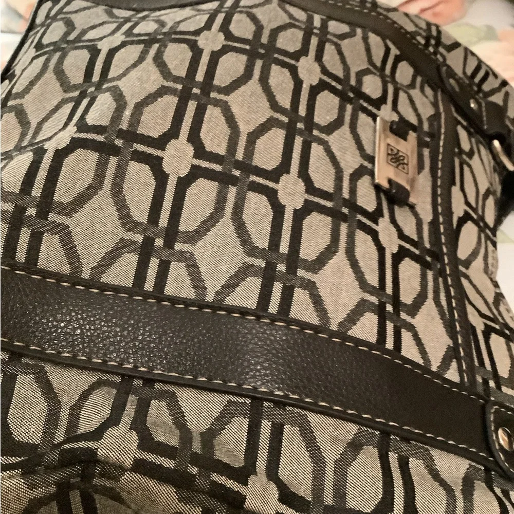 Satchel GEORGE gray & black med size 11x11x5 lots of separate sections no marks